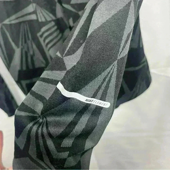 Nike pull over women’s small - Picture 2 of 4